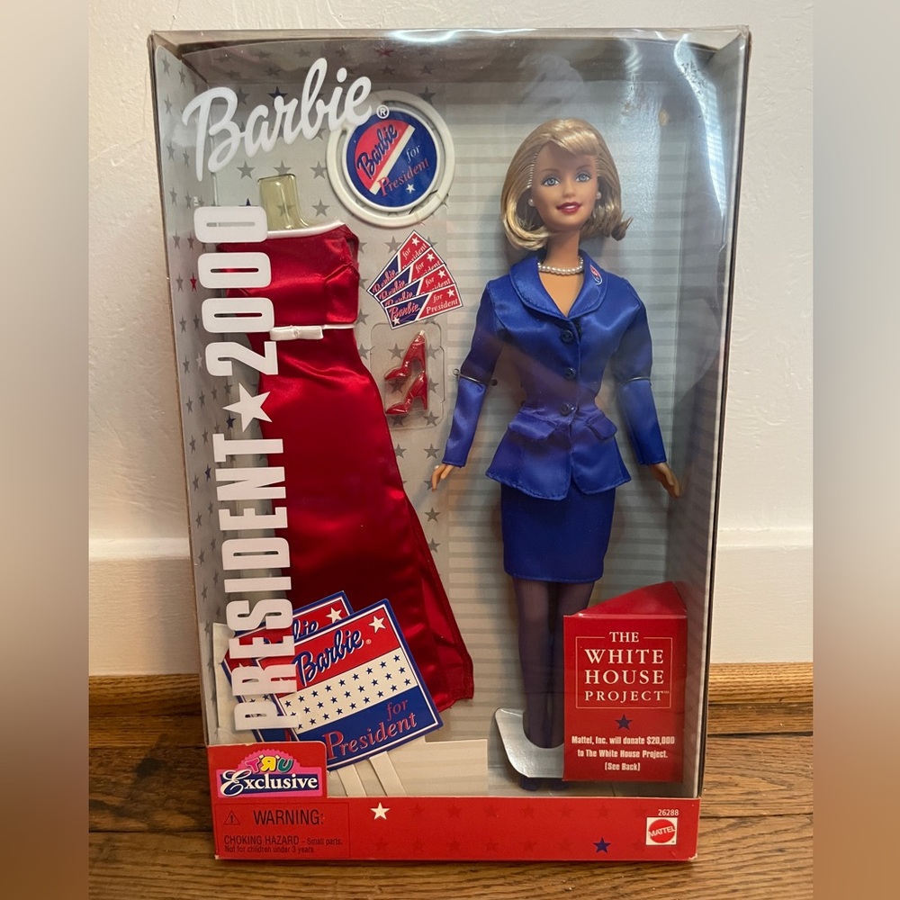 Barbie President 2000 NIB Toys R Us 1999 Exclusive The White House Project